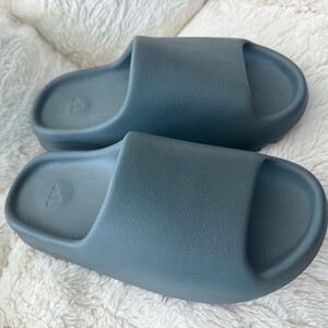 Adidas Yeezy slides in slate marine color. Never used.